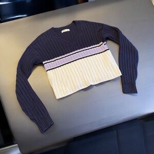 Hollister California sweater size medium. EUC